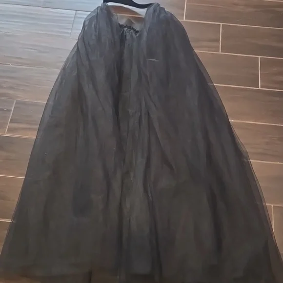 Elegant Black Tulle Open Front Skirt - Picture 5 of 5
